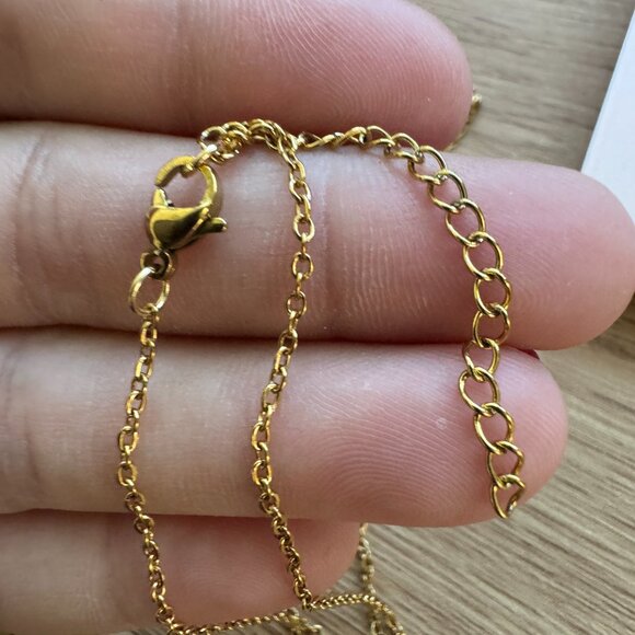 Gold “Mama” Script Necklace – Minimalist Mother Gift - Picture 4 of 6